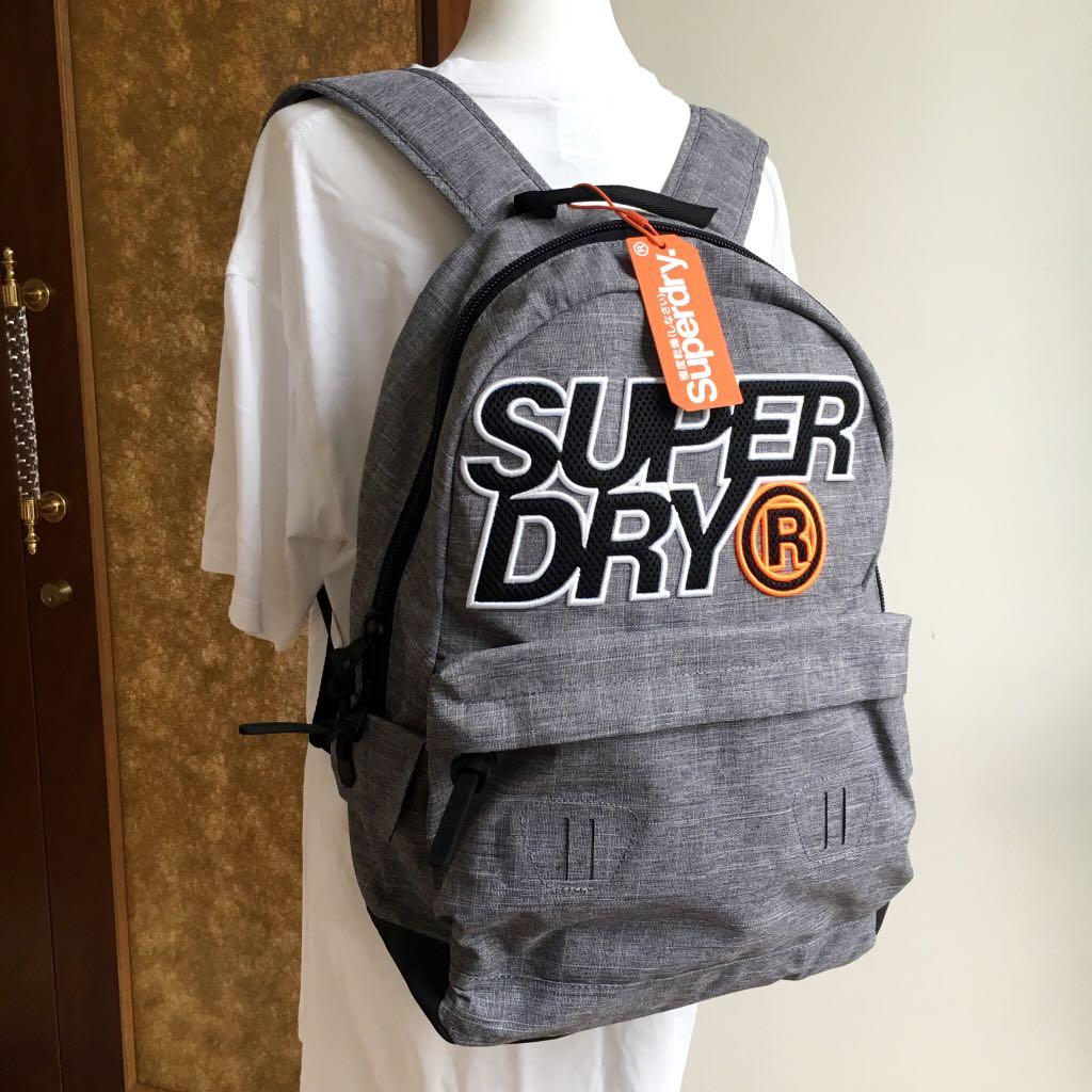 全新superdry 灰色後背包極度乾燥 他的時尚 包包在旋轉拍賣