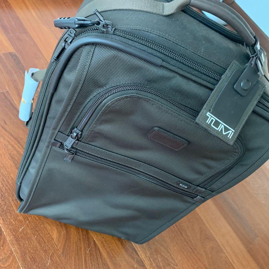 Tumi alpha international lightweight 2 wheel carryon bag , Luxury