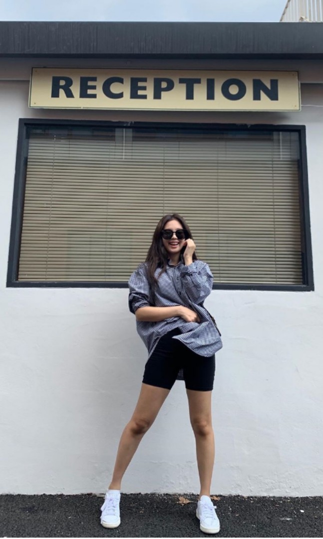 jennie oversized shirt