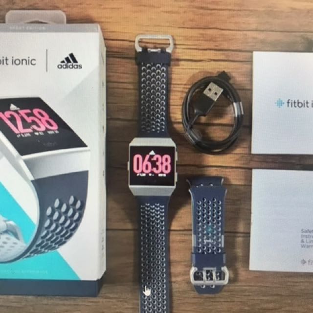 limpiar Milímetro Desnatar Fitbit ionic adidas special edition, Men's Fashion, Watches & Accessories,  Watches on Carousell