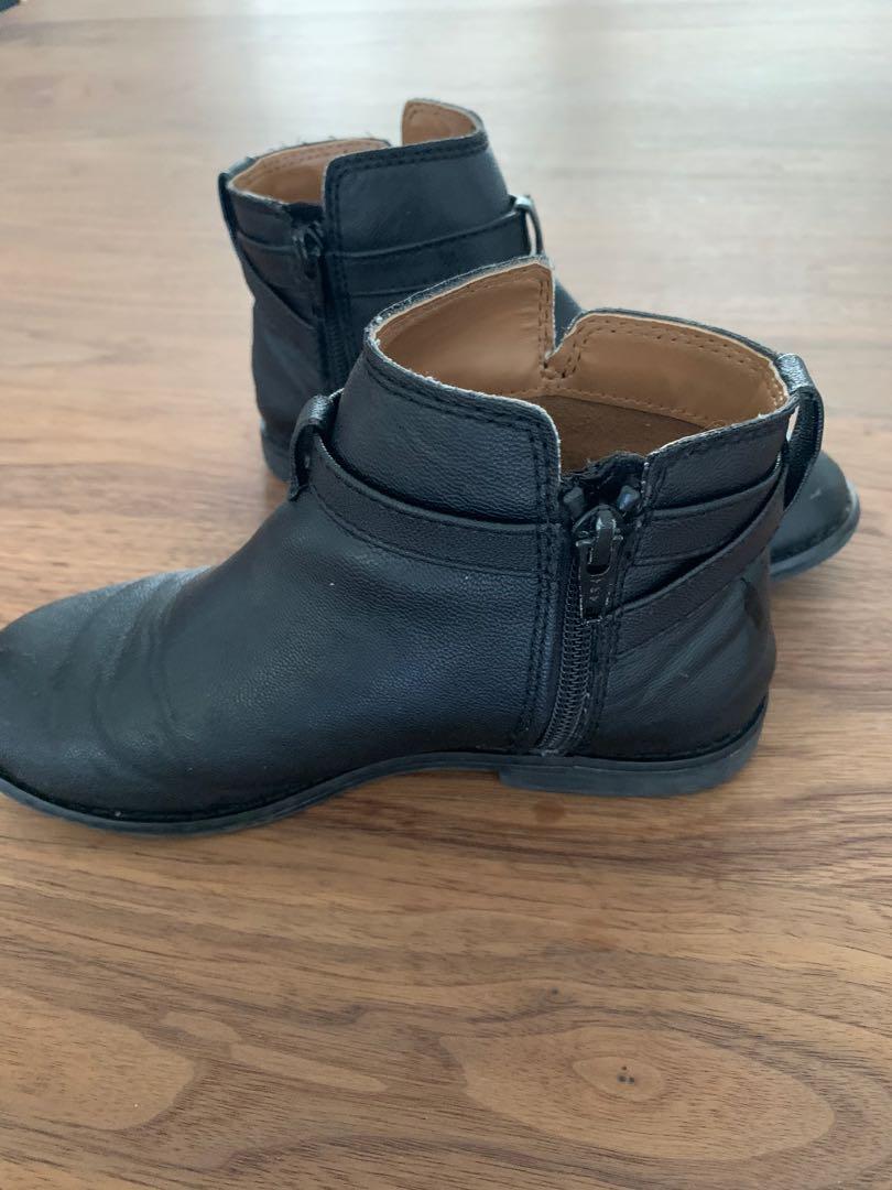 GAP girls Boots US size 1 UK size 13 EU Size 31 Babies