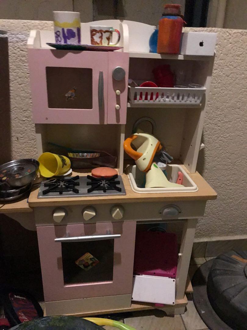 Kitchen Set (Category: Other Kids Furniture) located in Singapore. Submitted by morena37 (Listing ID 283547786, Image 2). Description: Good condition . Self pick up .