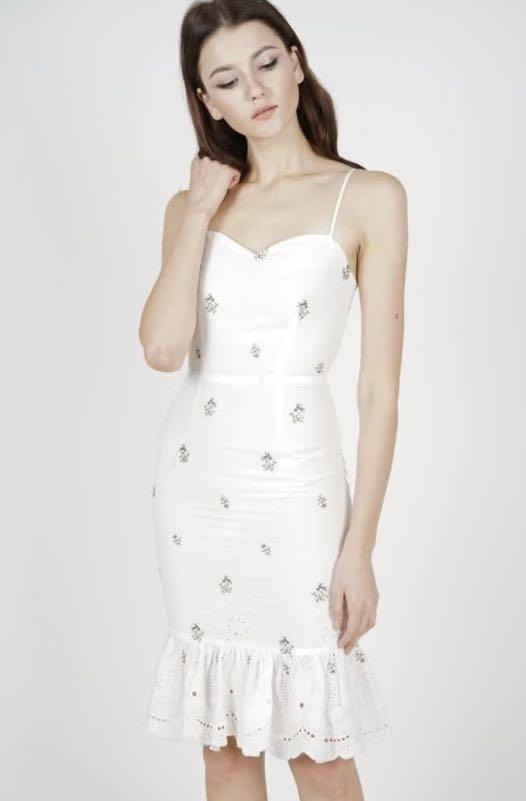 Mds Gloria Mermaid Dress In White Floral Women S Fashion Dresses Sets Dresses On Carousell