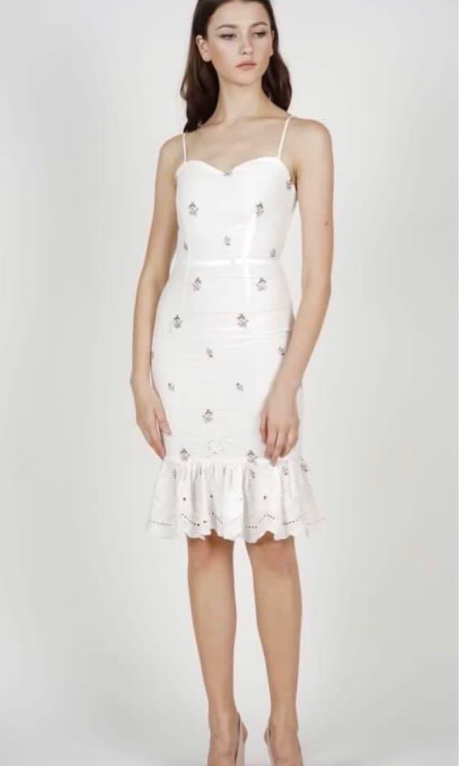 Mds Gloria Mermaid Dress In White Floral Women S Fashion Dresses Sets Dresses On Carousell