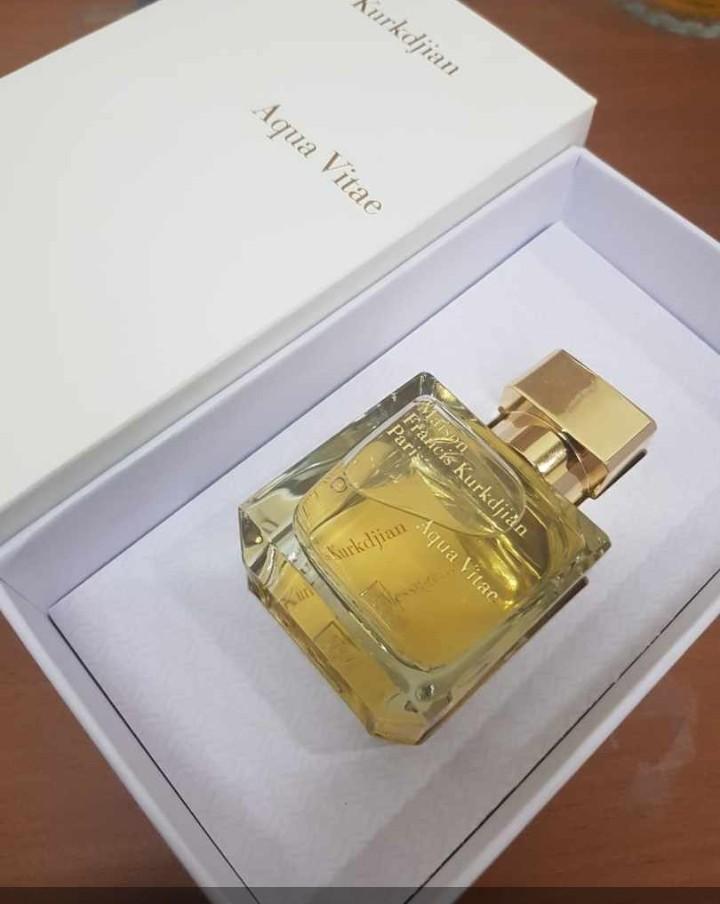 Baccarat shop aqua vitae