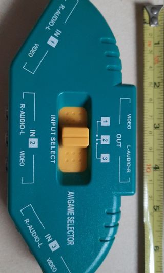 AV Splitter: 3 Inputs, 1 Output477876068623339520