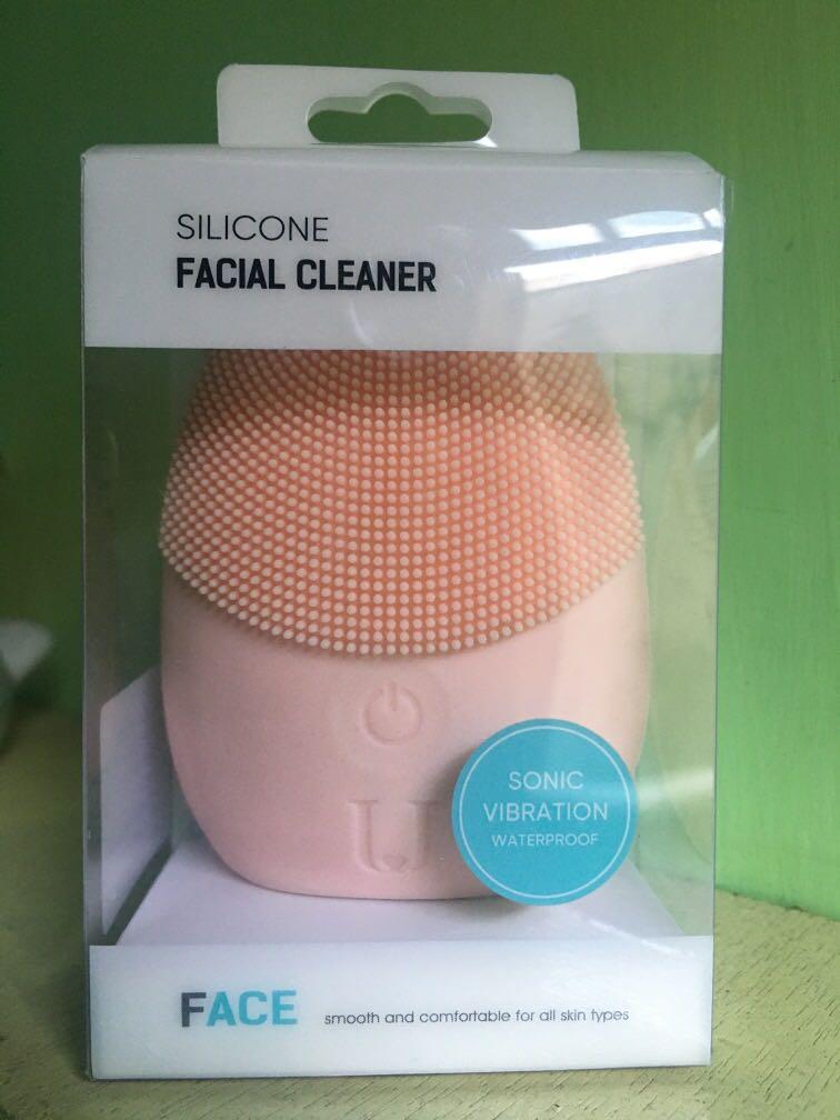 Facial Cleanser Miniso, Kesehatan & Kecantikan, Parfum, Kuku & Lainnya