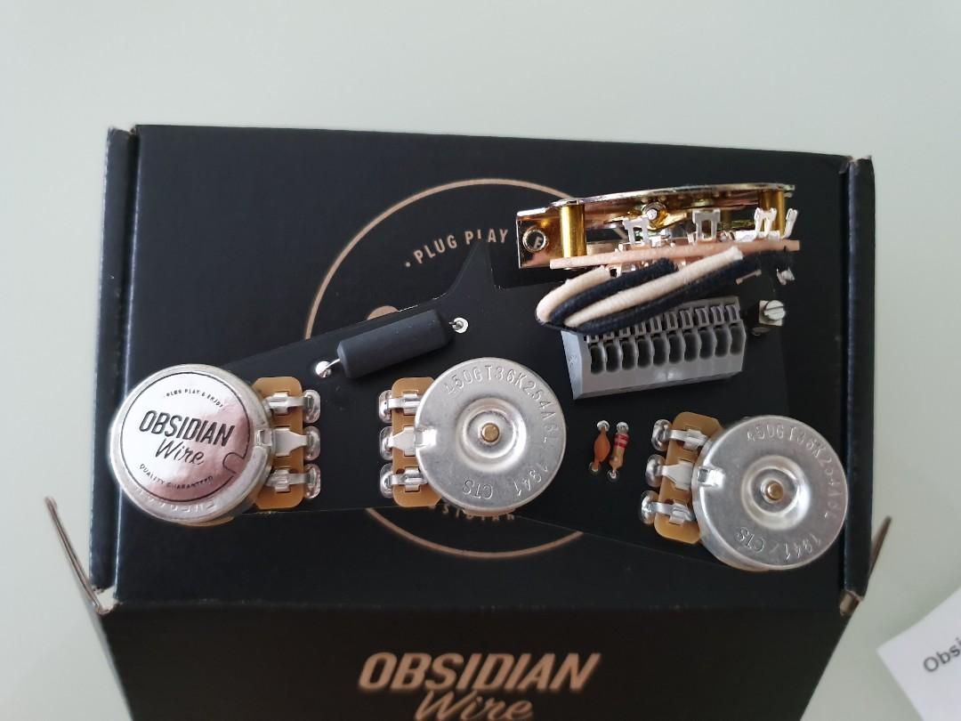 Obsidian top wire strat