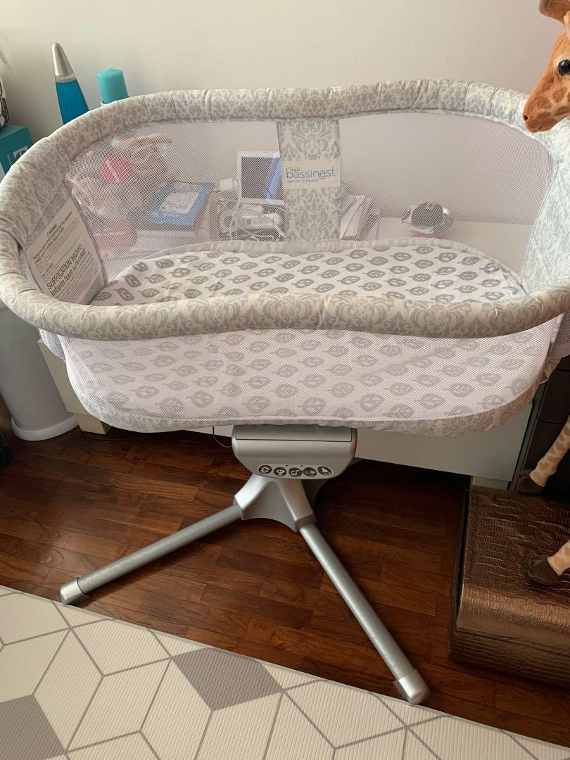 Halo Bassinest Swivel sleeper Premiere series Babies & Kids