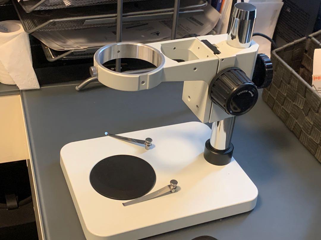 Microscope Stand （分類：其他）位於 Hong Kong。 由 beelinehk 提交（商品編號 283665236，圖片 1）。簡介： Lightweight microscope stand with coarse focus mechanism. -76mm diameter -32mm column/pole。