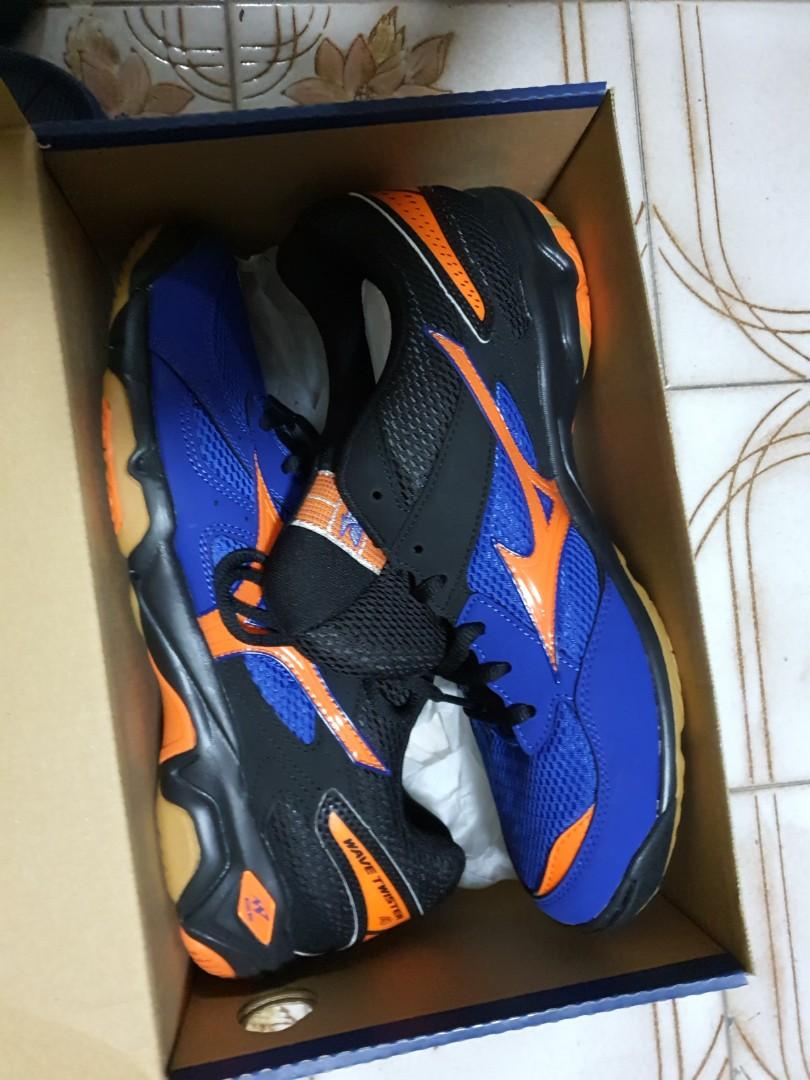 mizuno wave twister grey