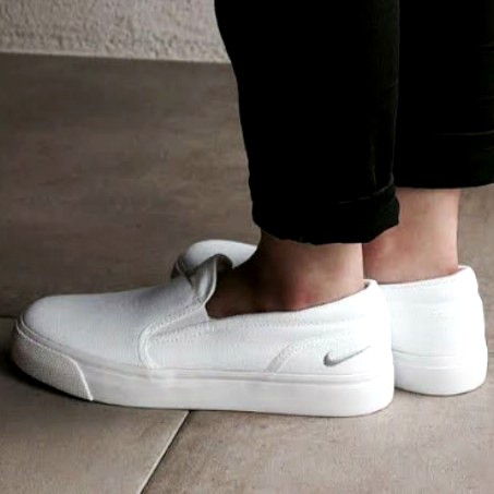 nike toki slip on white