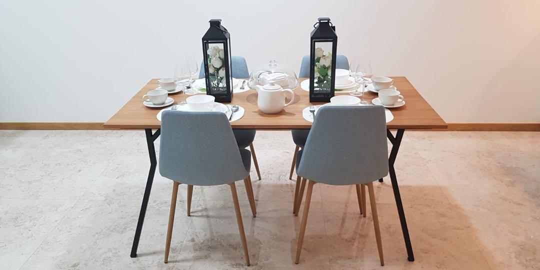 Real Oakwood Dining Table With 4 Dining Chairs Furniture Tables Chairs On Carousell