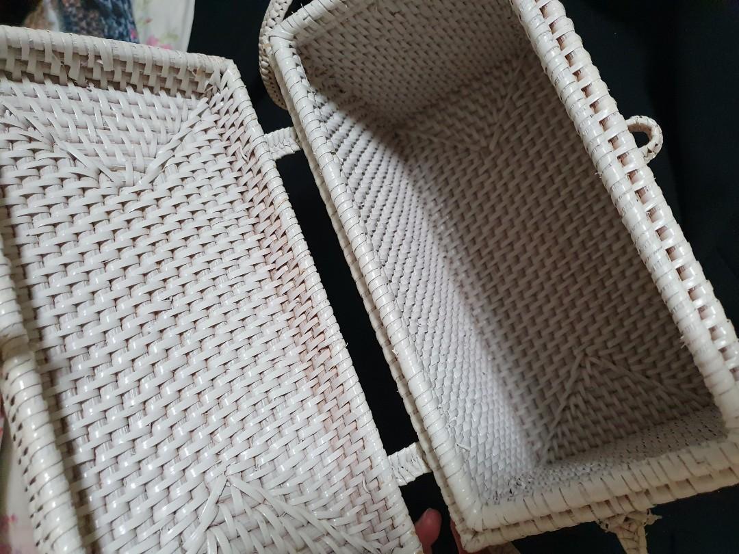 Straw bag with rectangular structure (Category: Tote Bags) located in Singapore. Submitted by aud_i_nary (Listing ID 283712266, Image 2). Description: Staw bag from the brand Salad (Haji Lane). Never found an occasion to use it. Has been in the dust bag all this while. Off-whitish colour. Very roomy and can fit a lot of your barang! Original price S$59. Pricetag is still intact. Price is negotiable. Front: 24cm x 19cm Top: 24cm x 12cm Side: 12cm 