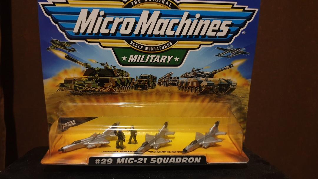 Complete set Vintage Micro Machines Military series, Hobbies & Toys