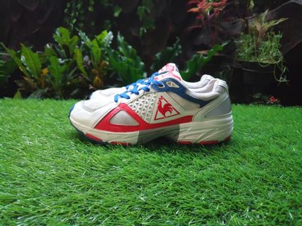(Kategori: ) berada di . Dikirim oleh r3shoes (ID iklan 282972933, Gambar 1). Deskripsi: .