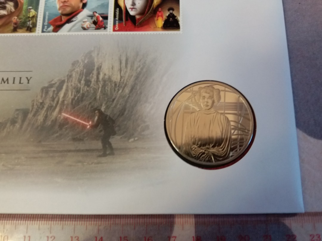 《英國皇家鑄幣廠及郵政》2019 Star Wars: BU Skywalker Family Medal Cover (10枚郵票及1枚幣)