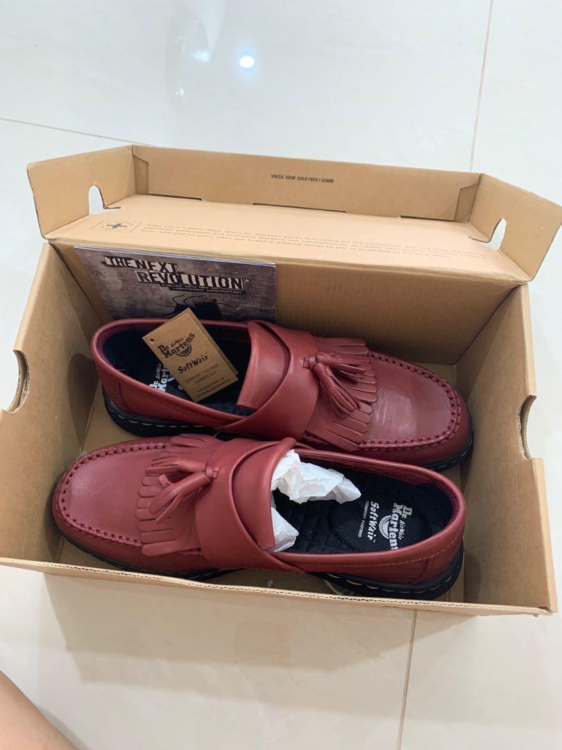 Dr martens edison cherry red top