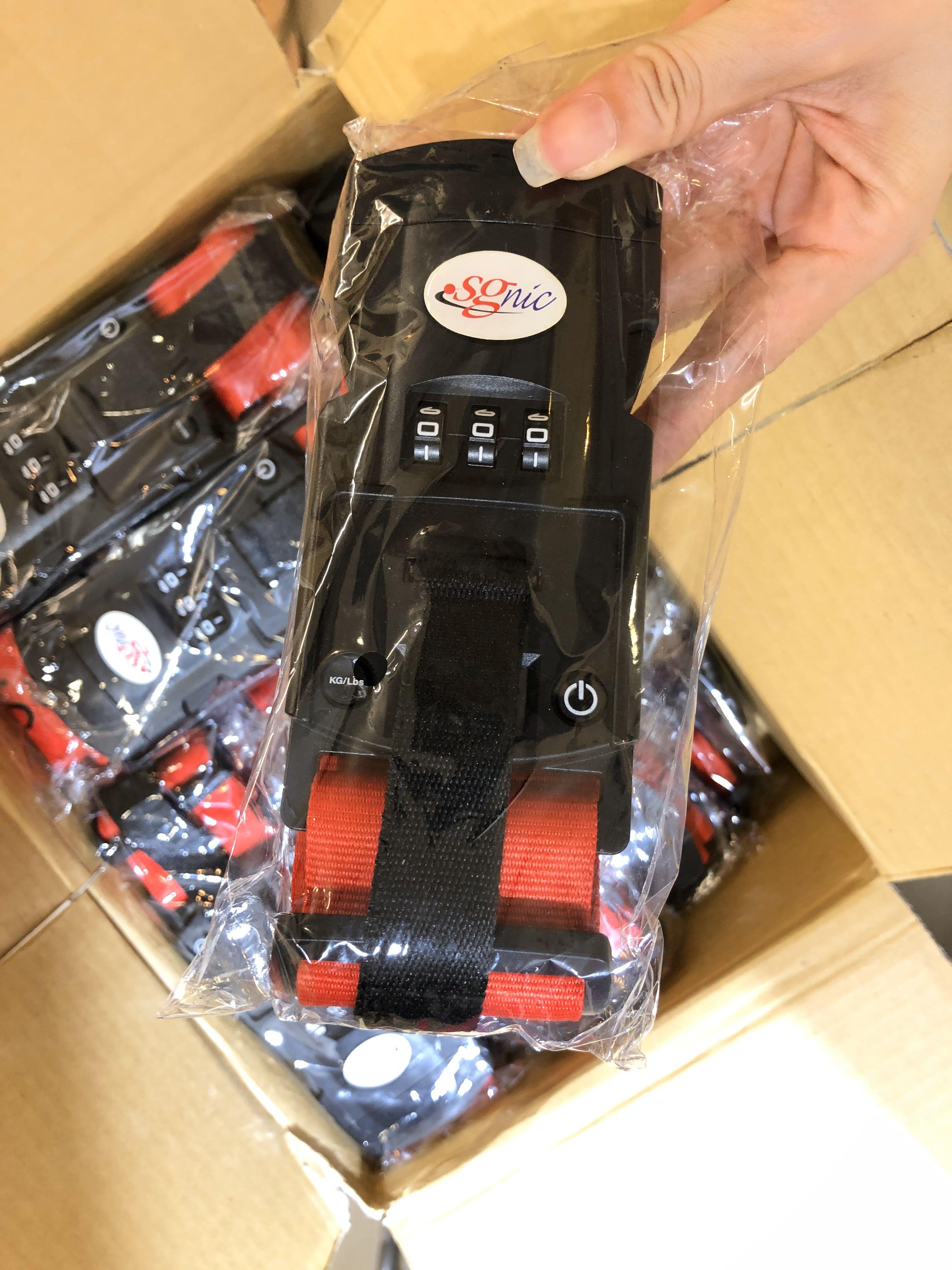 luggage strap with lock and weighing scale