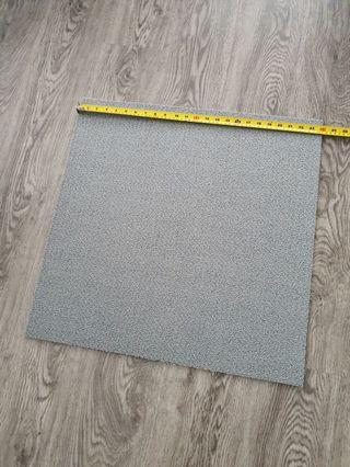 Carpet tiles / floor mats - light gray 2ft x 2ft