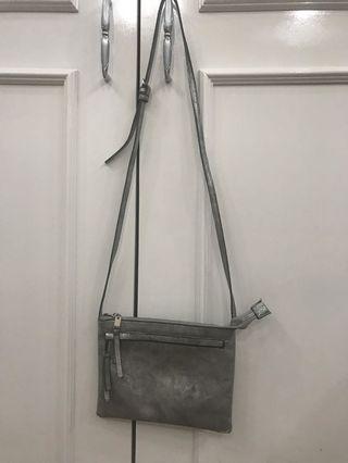 reia sling bag