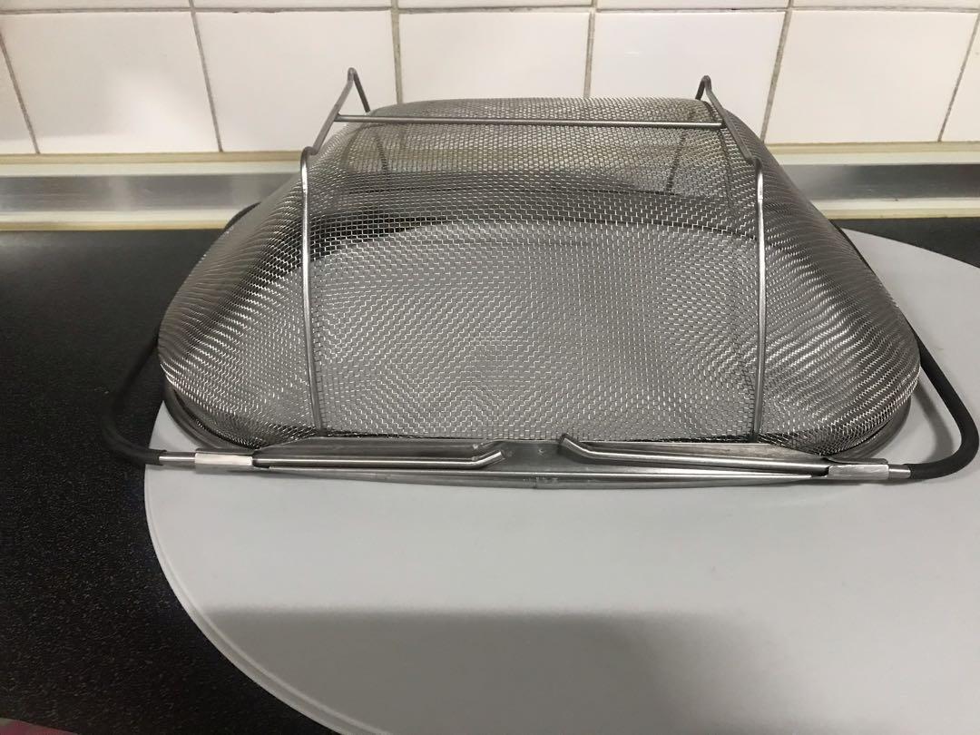 Colander (Category: Other Kitchenware & Tableware) located in Singapore. Submitted by earth3 (Listing ID 283972601, Image 3). Description: Ikea colander extendable handle 7/10 condition.