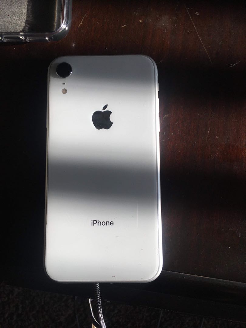iPhone XR WHITE****