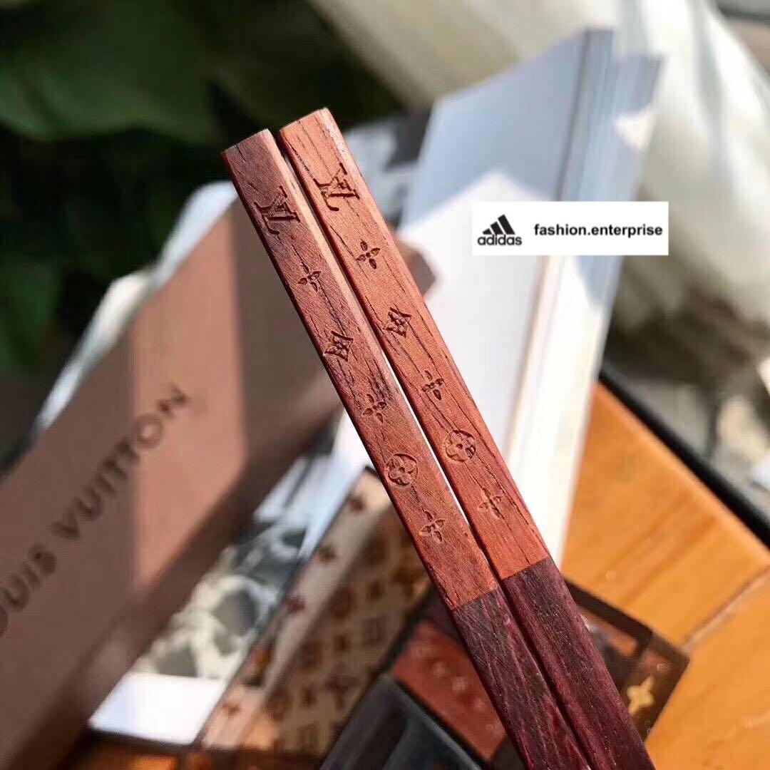 Pre-owned Louis Vuitton Chopsticks In Brown