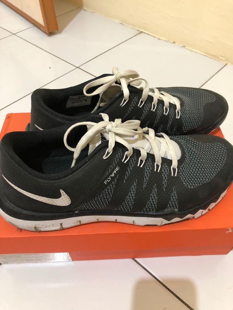 Nike Free Trainer V6, Fesyen Pria, Sepatu Sneakers di Carousell