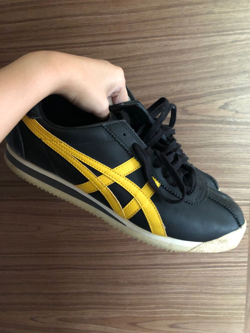 Black and outlet yellow onitsuka tigers