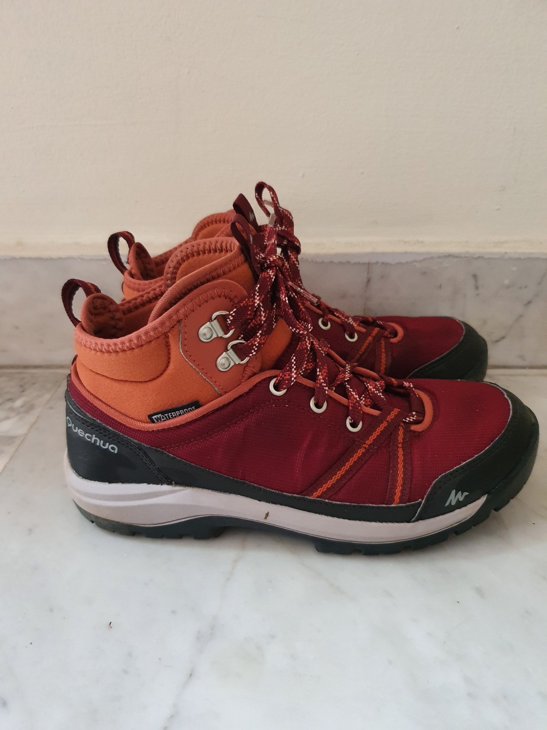 quechua walking boots