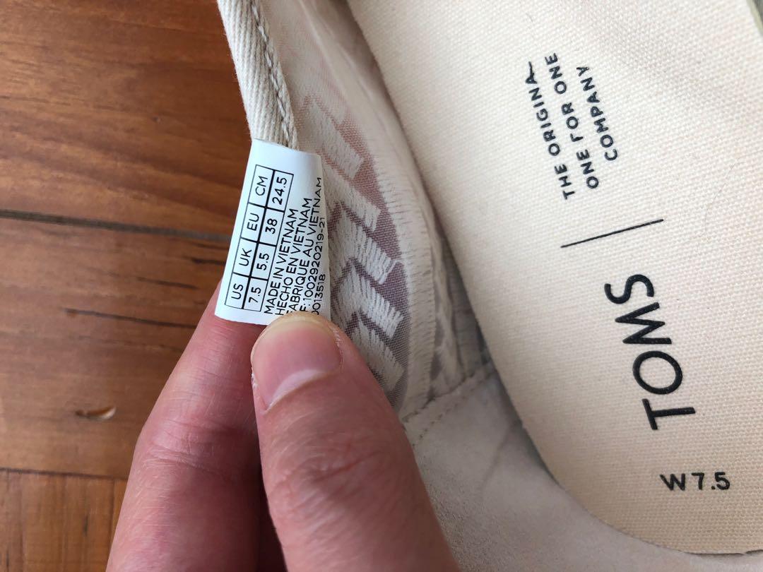 Toms arrow embroidered discount mesh