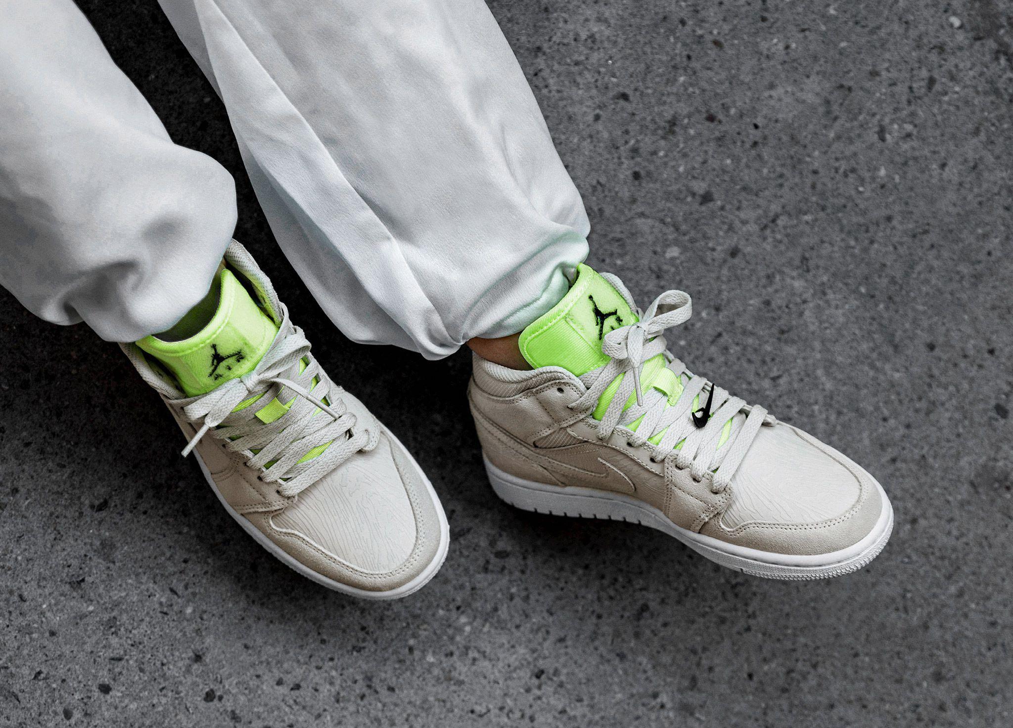 Air Jordan 1 Mid Wmns Vast Grey Ghost Green Men S Fashion Footwear Sneakers On Carousell