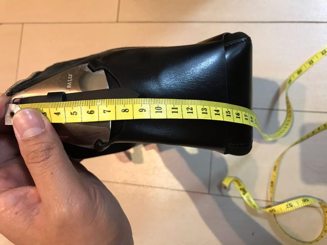 Bally （分類：手拿包）位於 Hong Kong。 由 77077 提交（商品編號 284112968，圖片 3）。簡介： 執櫃清倉，旅行買落，少用90%新。