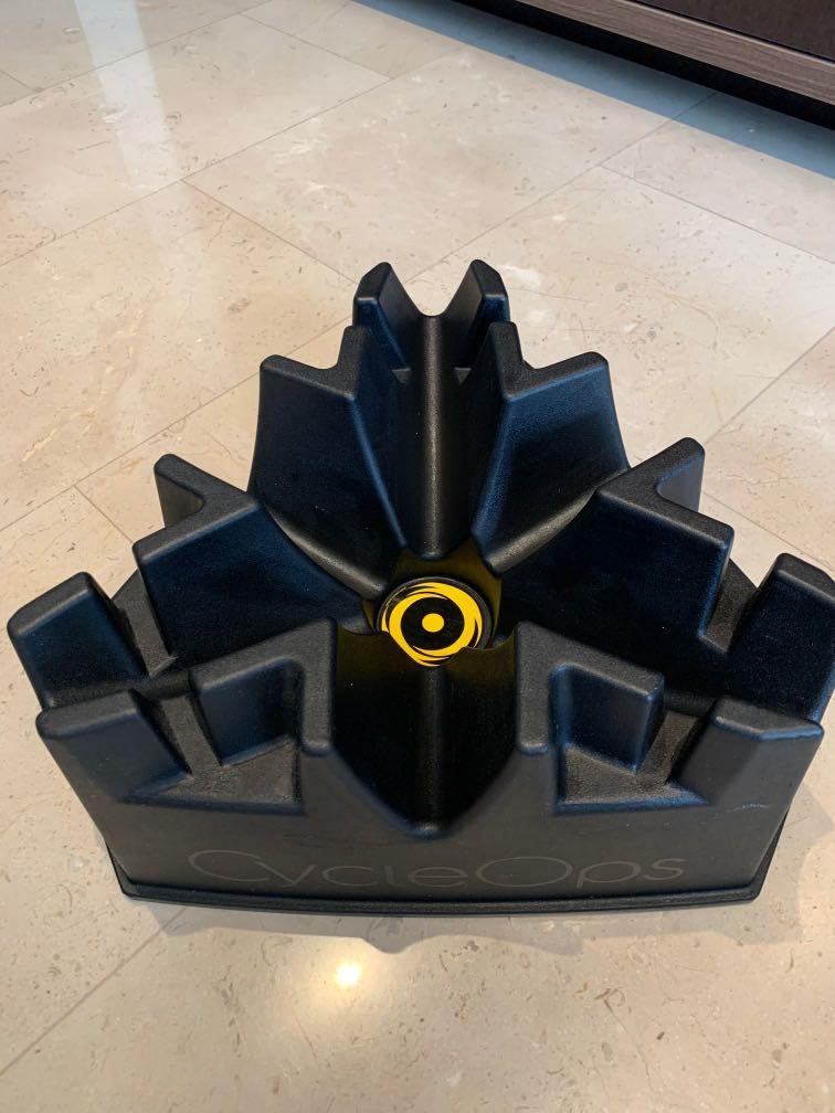 CycleOps Fluid 2 and Riser block, Sports Equipment, Bicycles & Parts ...