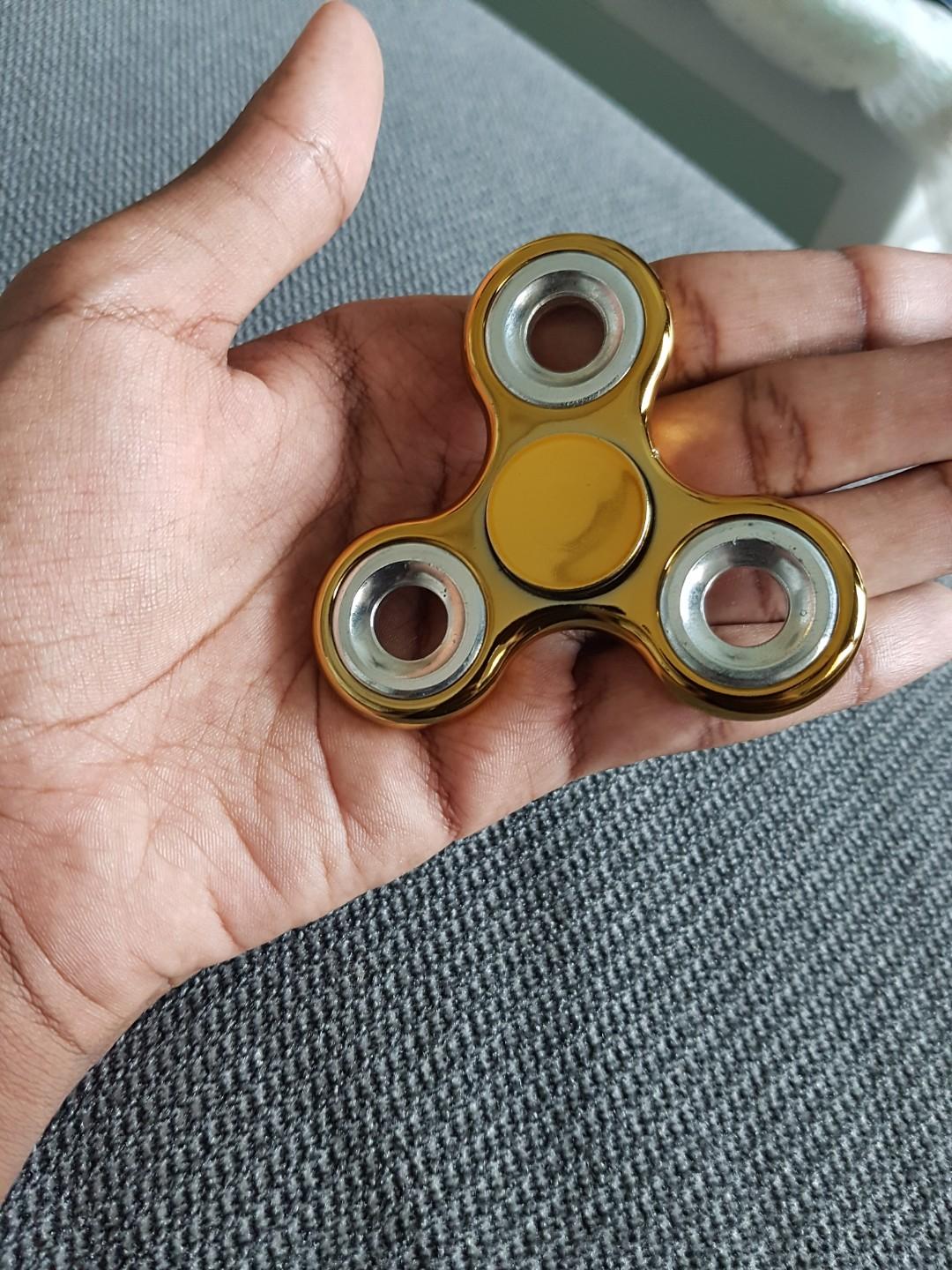 Fidget Spinner (Category: Kids Toys) located in Singapore. Submitted by naveenspae (Listing ID 284155293, Image 2). Description: Used fidget spinner Good condition(10/10).