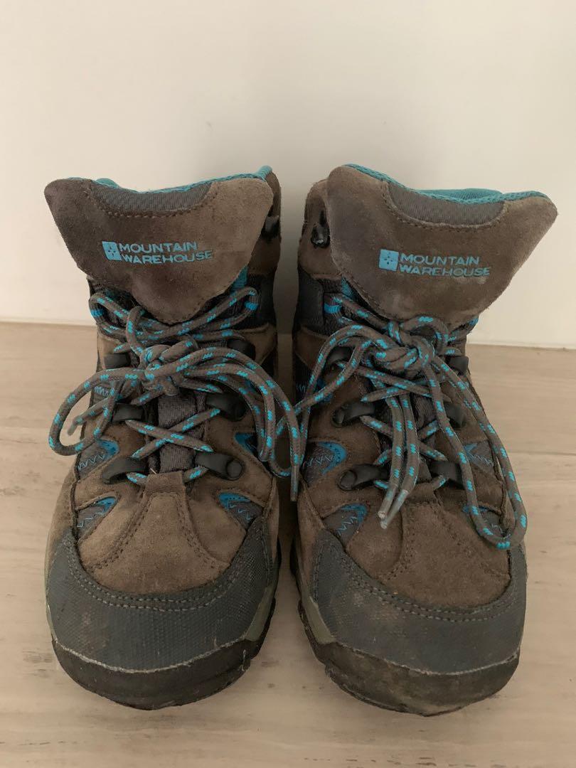 mountain warehouse walking shoes