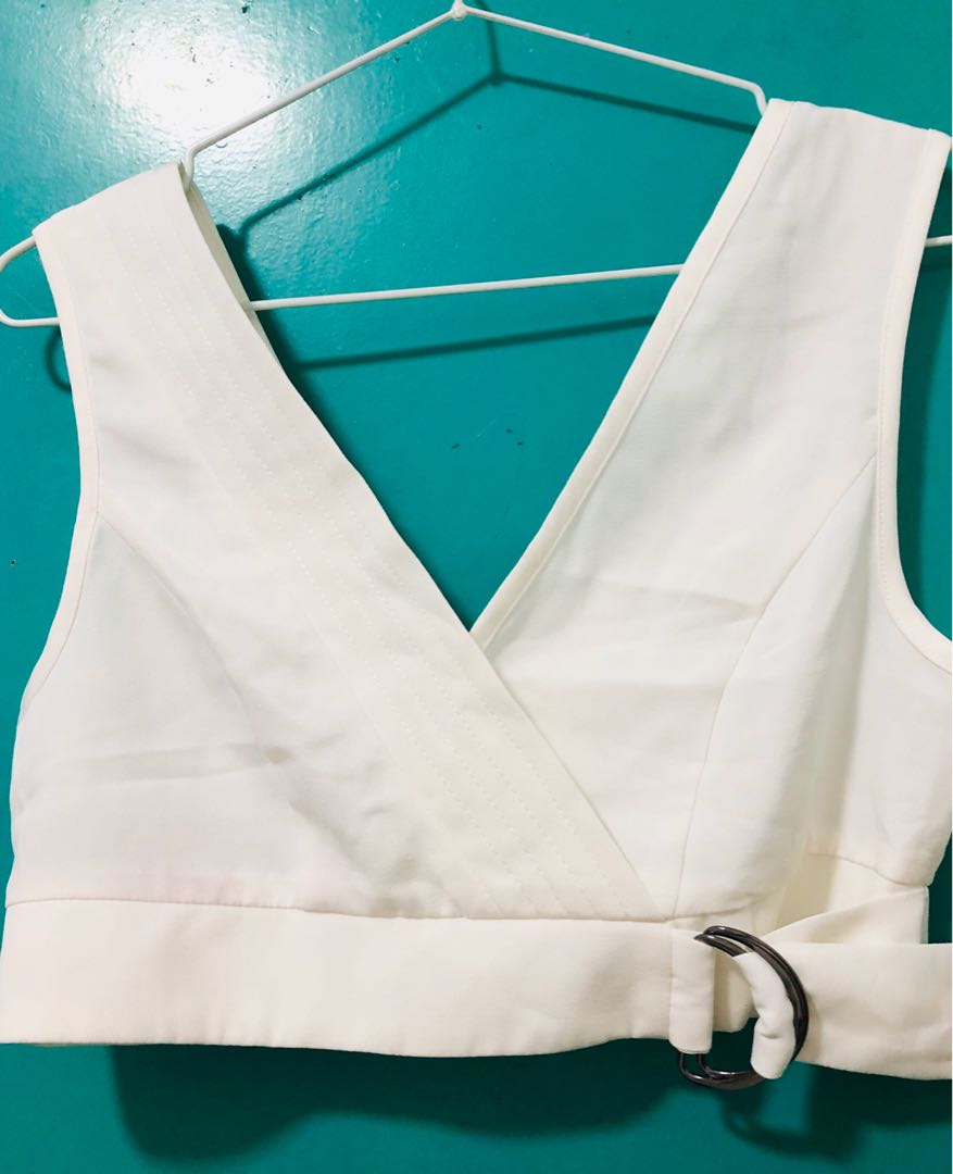 Off white crop top, Women's Fashion, Tops, Sleeveless on Carousell