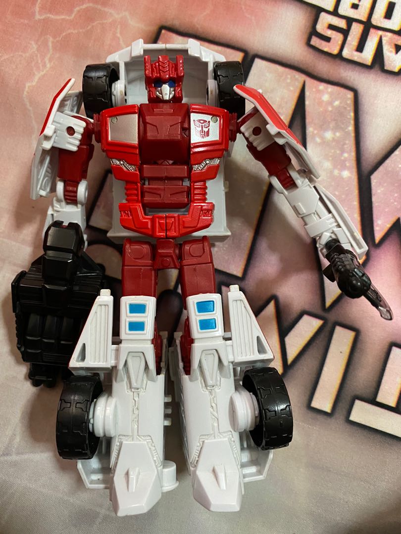 Transformers Combiner Wars First Aid, Hobbies & Toys, Toys & Games on Carousell
