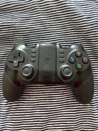 Bluetooth phone gaming controller