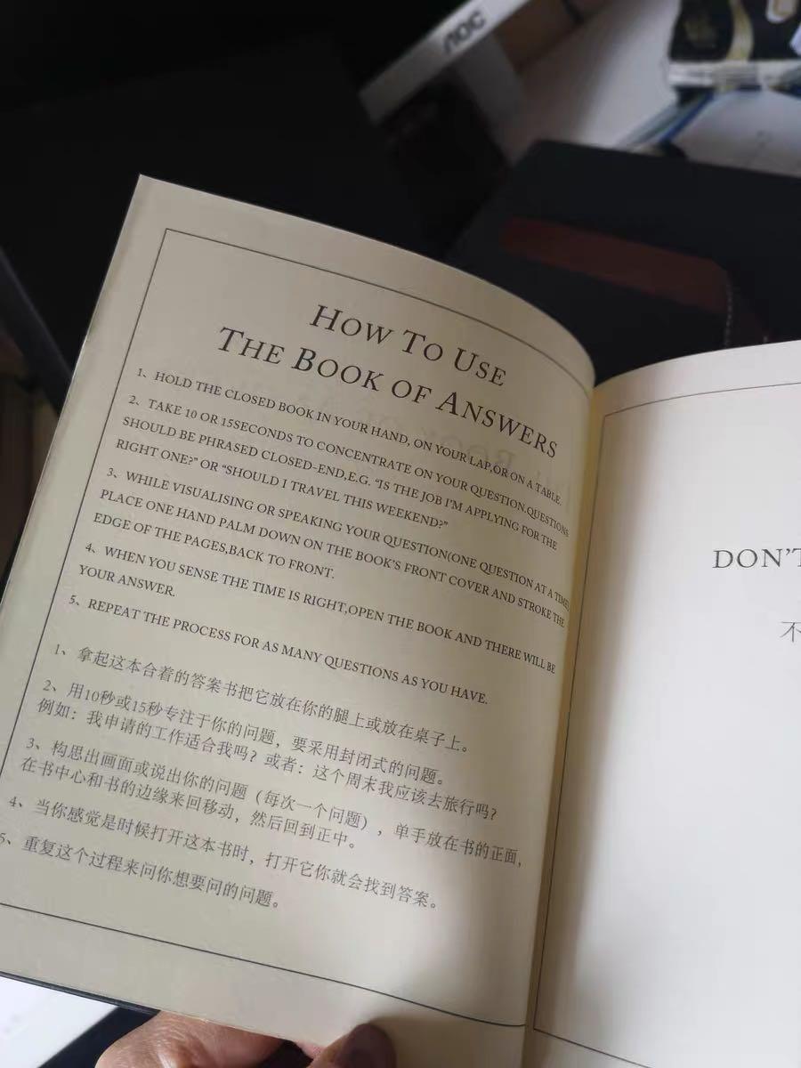 解答之書:專屬於你的人生答案 The Book of Answers 答案之書 (中英對照 簡體字), 興趣及遊戲, 書本 & 文具, 小說 ...
