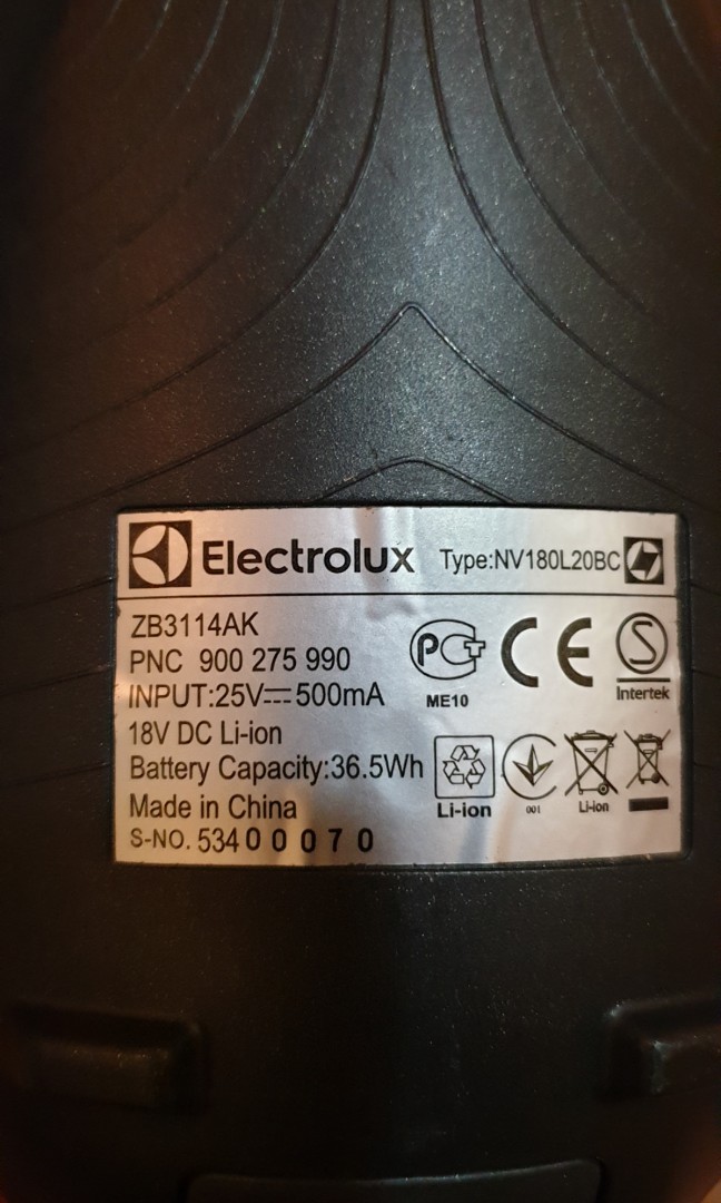 Electrolux ergo rapido ZB3114AK handheld cordless vacuum, TV & Home Appliances, Vacuum Cleaner