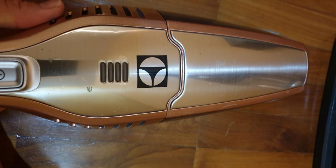 Electrolux ergo rapido ZB3114AK handheld cordless vacuum, TV & Home Appliances, Vacuum Cleaner