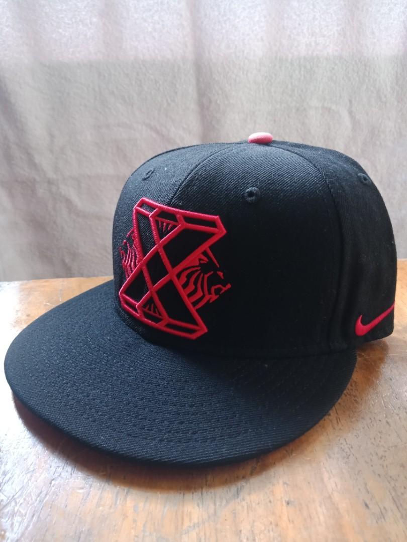 King LeBron (Category: Caps & Hats) located in Manila. Submitted by pogsd2nd (Listing ID 284294173, Image 1). Description: SNAP BACK 8.5/10.