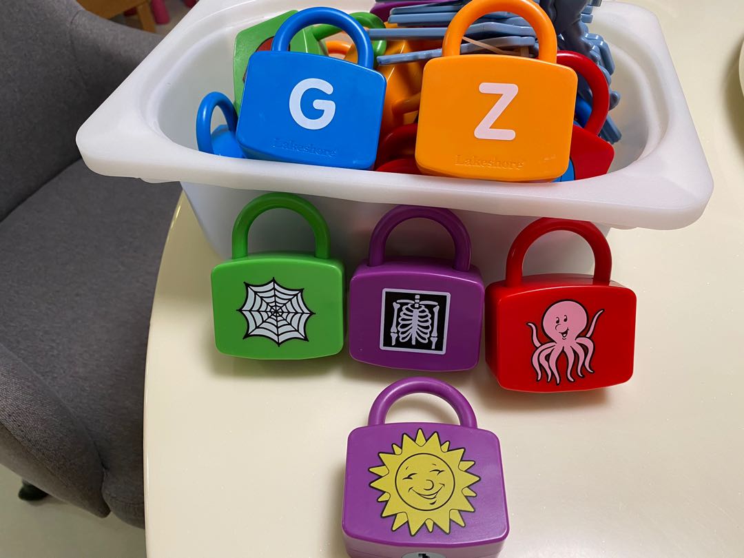 Alphabet lock and key toy hot sale