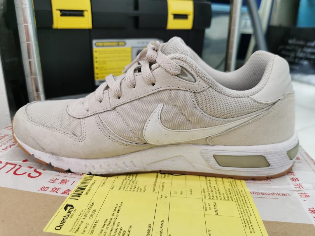 nike nightgazer beige