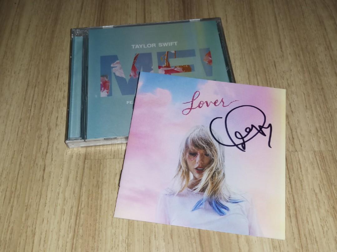 TAYLOR SWIFT OFFICIAL SIGNED AUTOGRAPHED LOVER BOOKLET W/ ME CD SINGLE RARE 