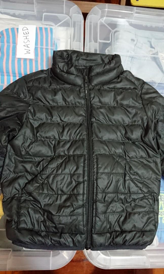 Uniqlo kids black down jacket 童裝長袖黑色 羽絨外套, 兒童＆孕婦用品, 男小朋友時裝 ...