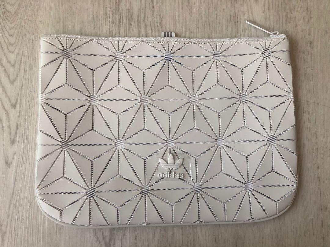 Adidas issey miyake clutch 2025
