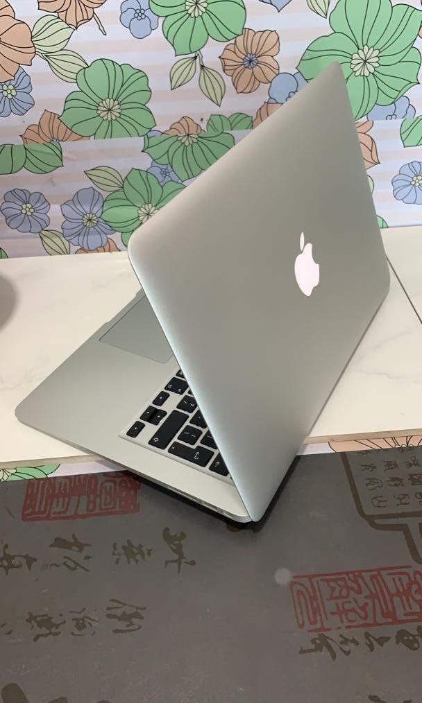 Macbook Air ( 13-inch , Early 2015 ) ( 1.6GHz/4GB/128 ssd/Core i5 )